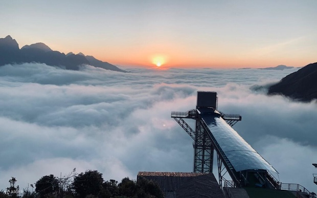 龍雲玻璃天空步道